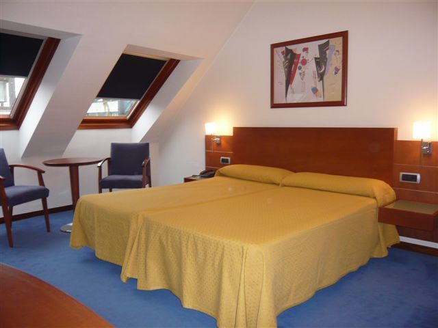 Duerming Longoria Plaza Hotel Oviedo Room photo