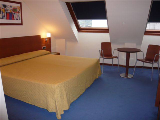 Duerming Longoria Plaza Hotel Oviedo Room photo